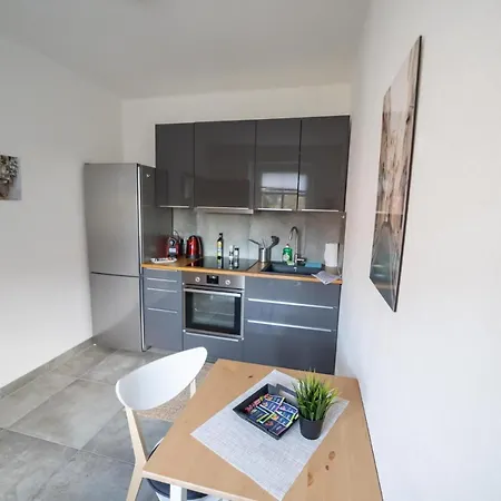 Fullhouse - - L12 - 2 Single Beds - Nespresso - Smarttv * צוויקאו